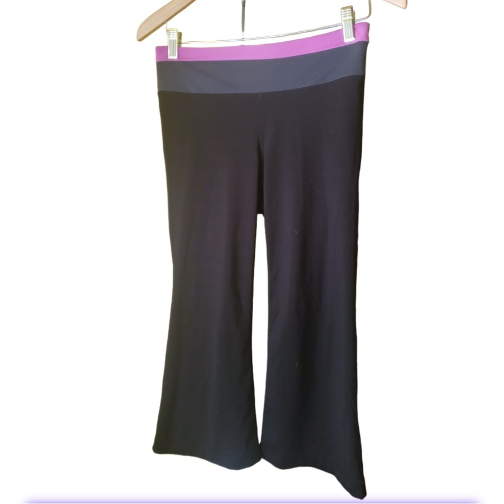 GAP Body Woman workout gear Size Small black and purple
